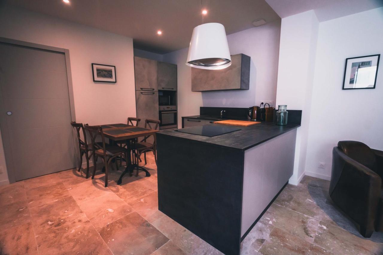 Appartement Avec Cour Privee Centre Ville Classe 4 Etoiles Remparts 1 ラ・ロシェル エクステリア 写真